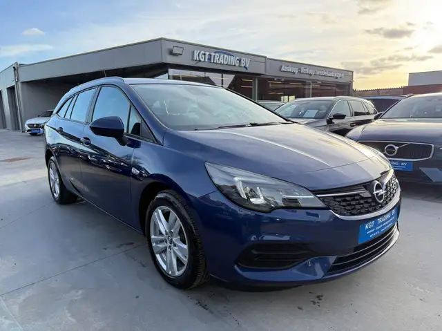 Opel Astra view 3