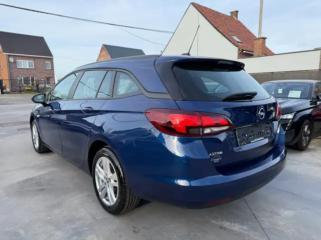 Opel Astra view 7