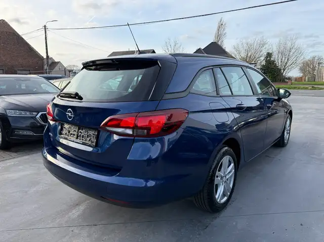 Opel Astra view 5