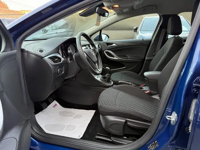 Opel Astra view 12