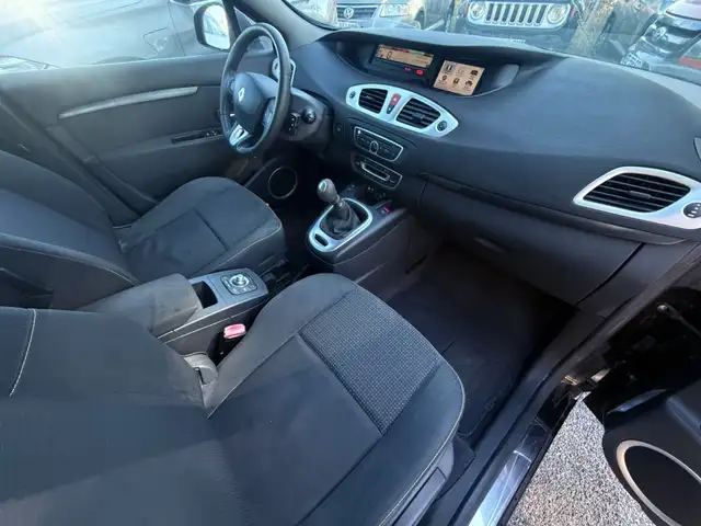 Renault Scenic view 13