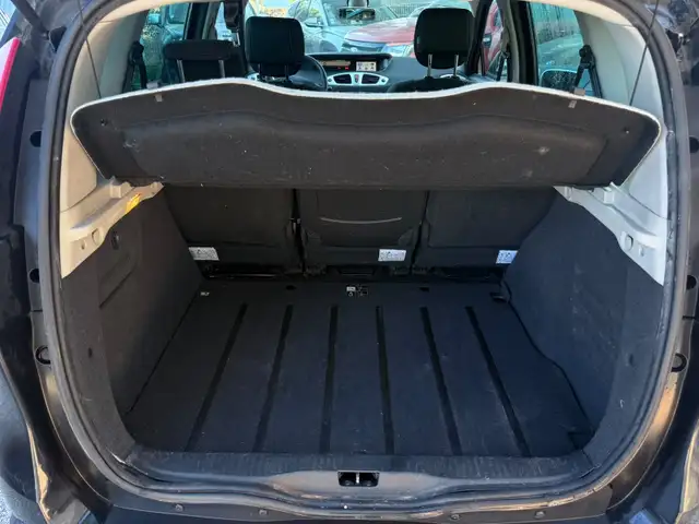 Renault Scenic view 11