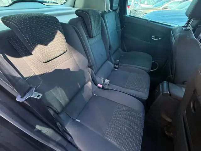 Renault Scenic view 12