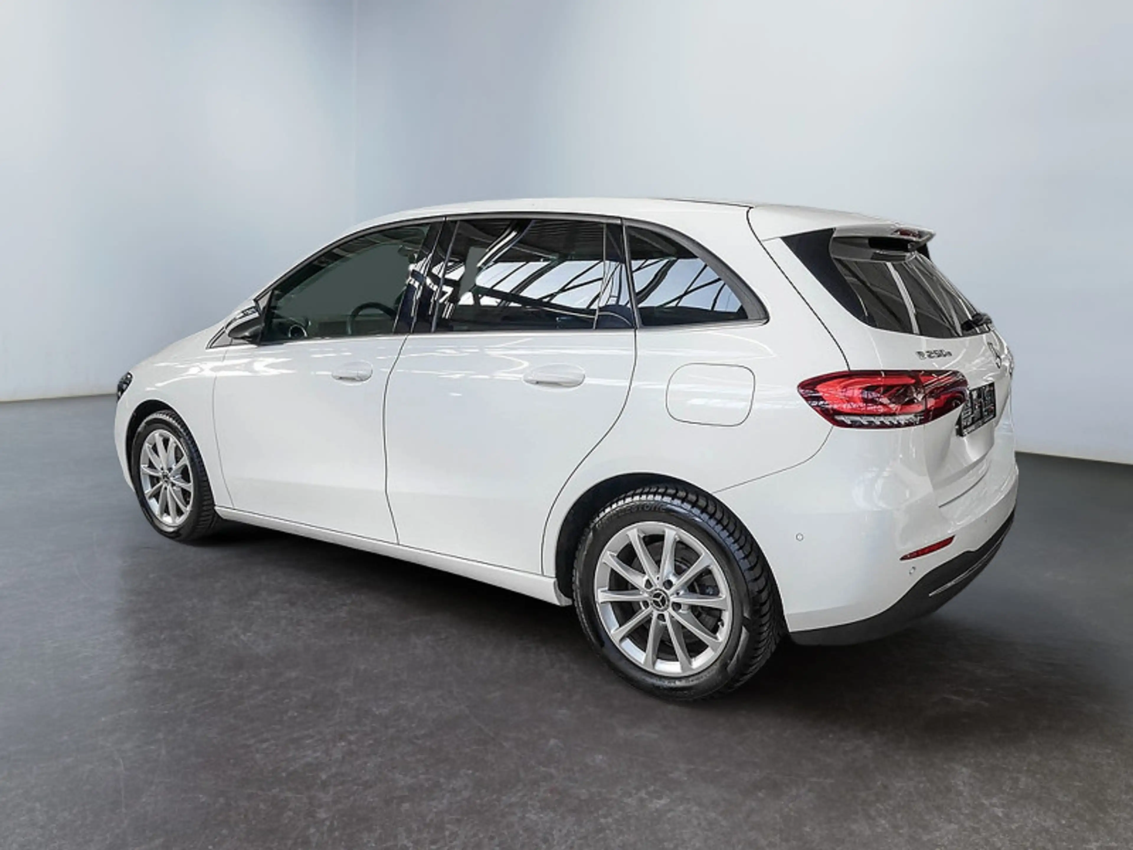 Mercedes-Benz B 250 e KAMERA SPUR PDC SHZ — photo 5