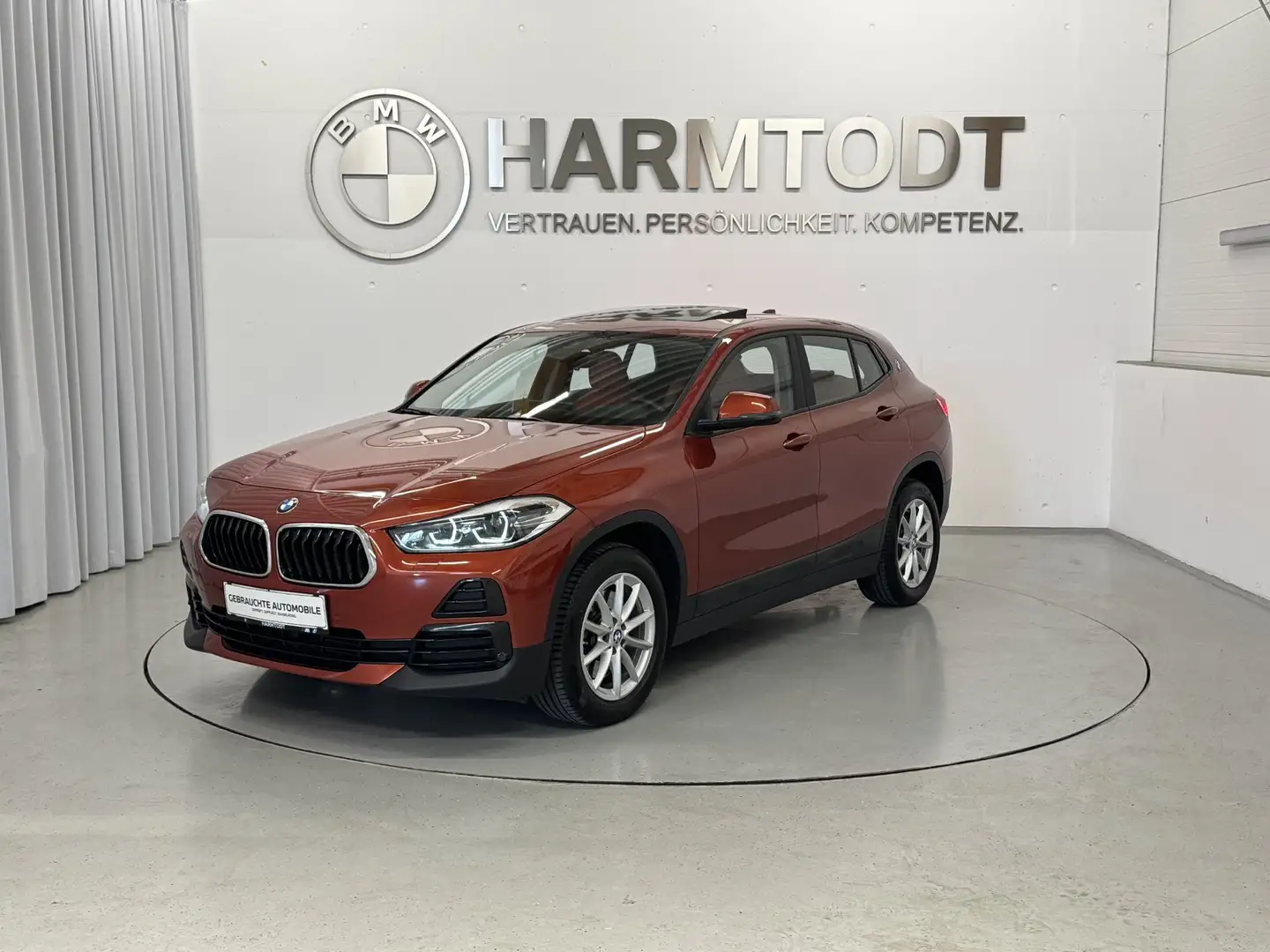 BMW X2 xDrive20d *Modell Advantage* Orange - 2
