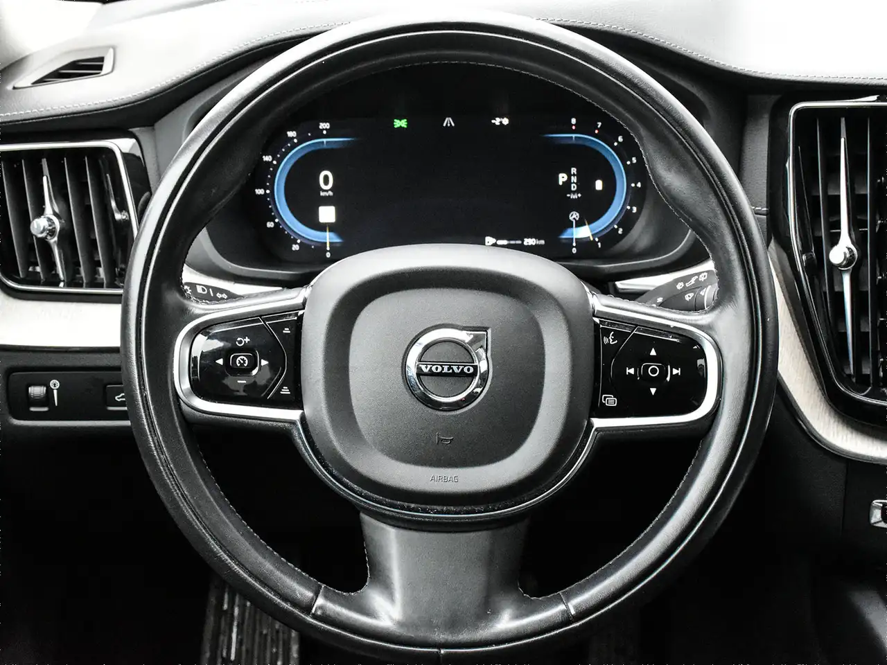 Volvo XC60 снимка Volvo XC60