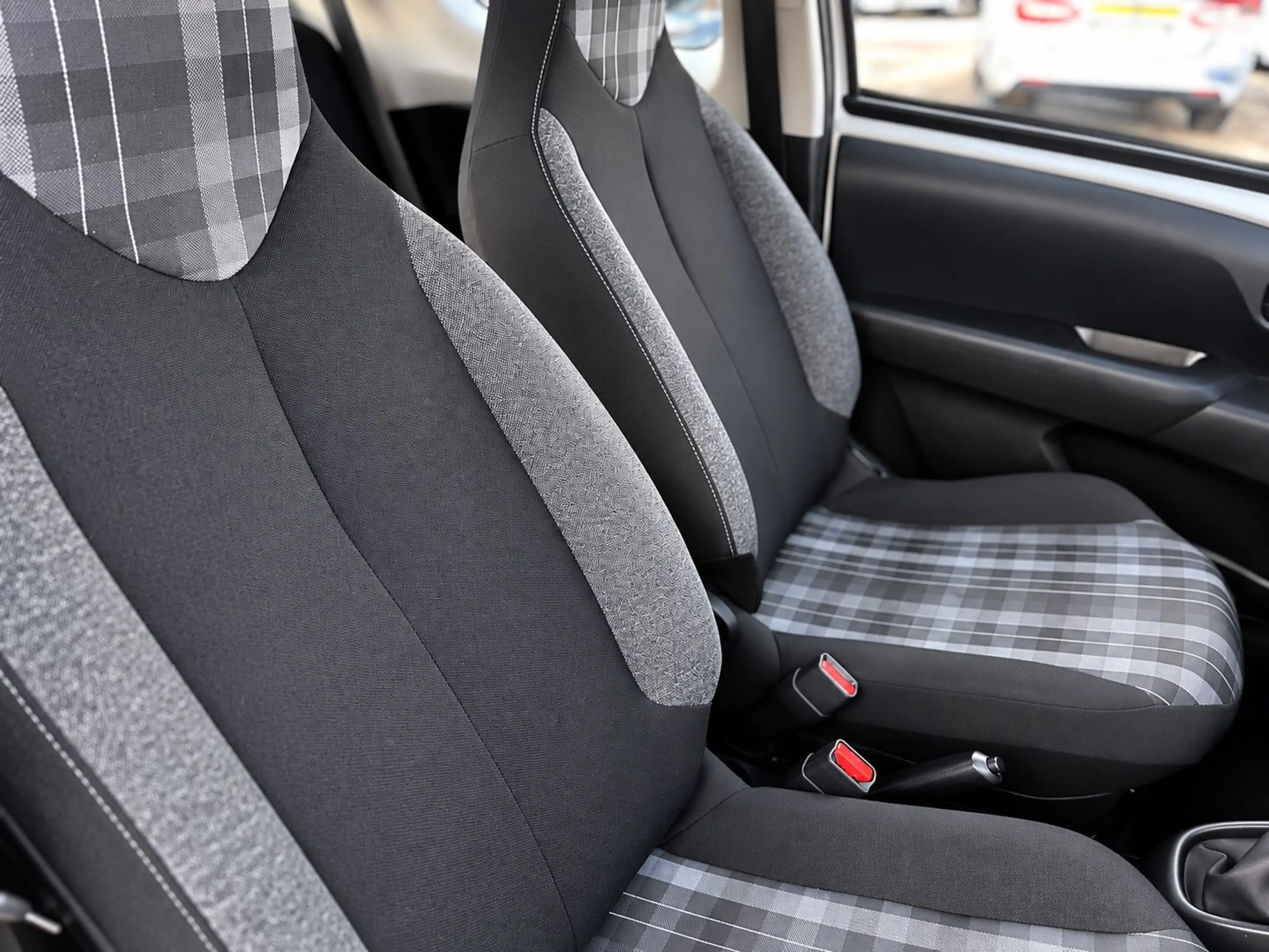 Peugeot 108 Active — photo 15