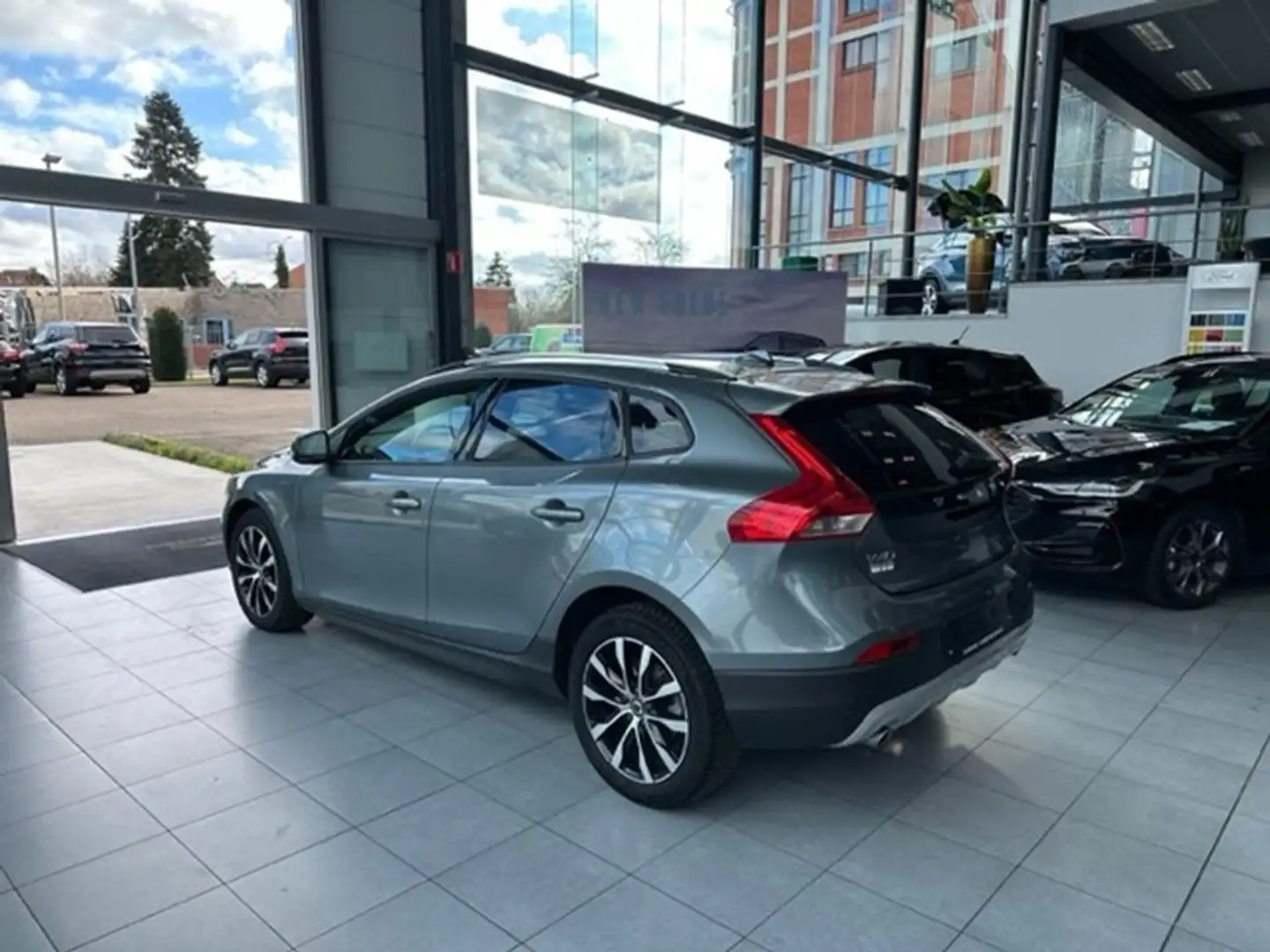 Volvo V40 Cross Country D2 AUTOMAAT Gri - 2