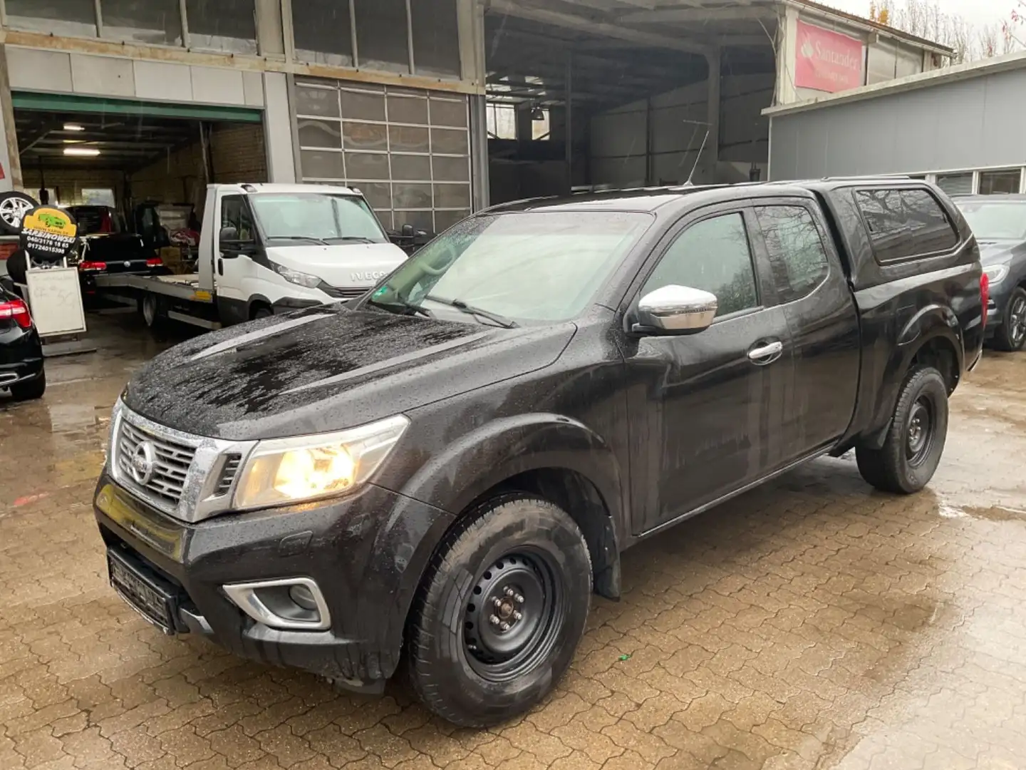 Nissan Navara NP300 King Cab 4x4 1 HAND Schwarz - 1