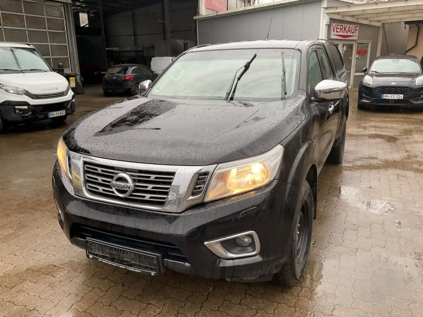 Nissan Navara NP300 King Cab 4x4 1 HAND Schwarz - 2