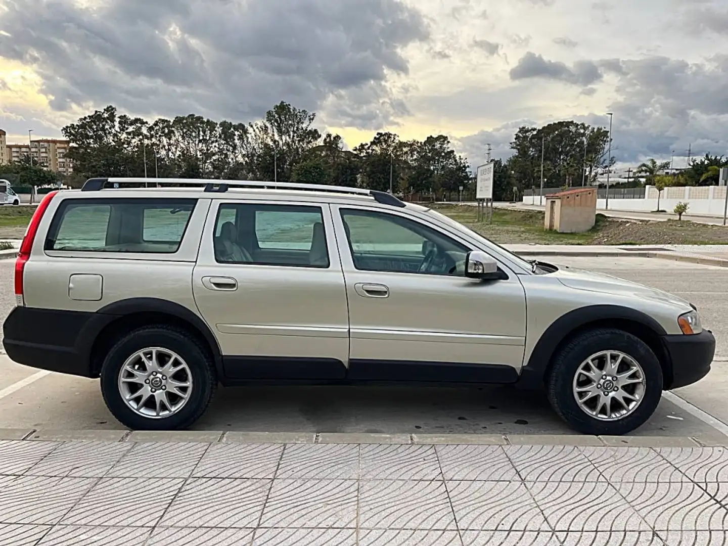 Volvo XC70 Todoterreno Automático de 5 Puertas Beige - 2