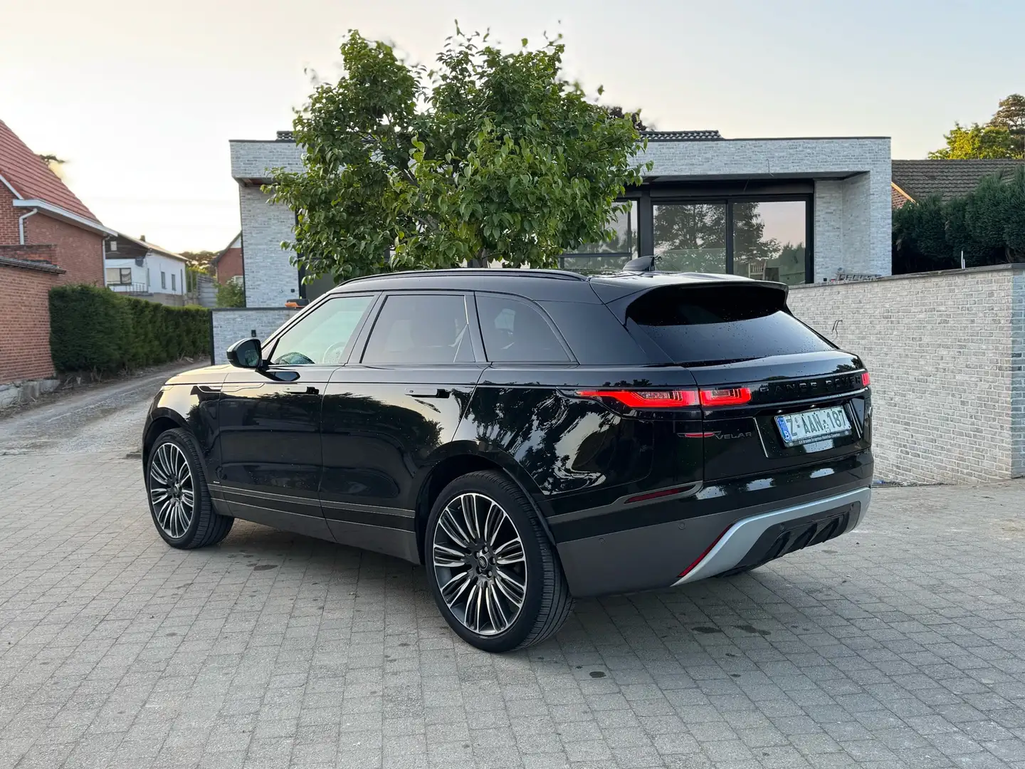 Land Rover Range Rover Velar 2.0d Automaat R-Dynamic *Full* (Overname mogelijk) Zwart - 2