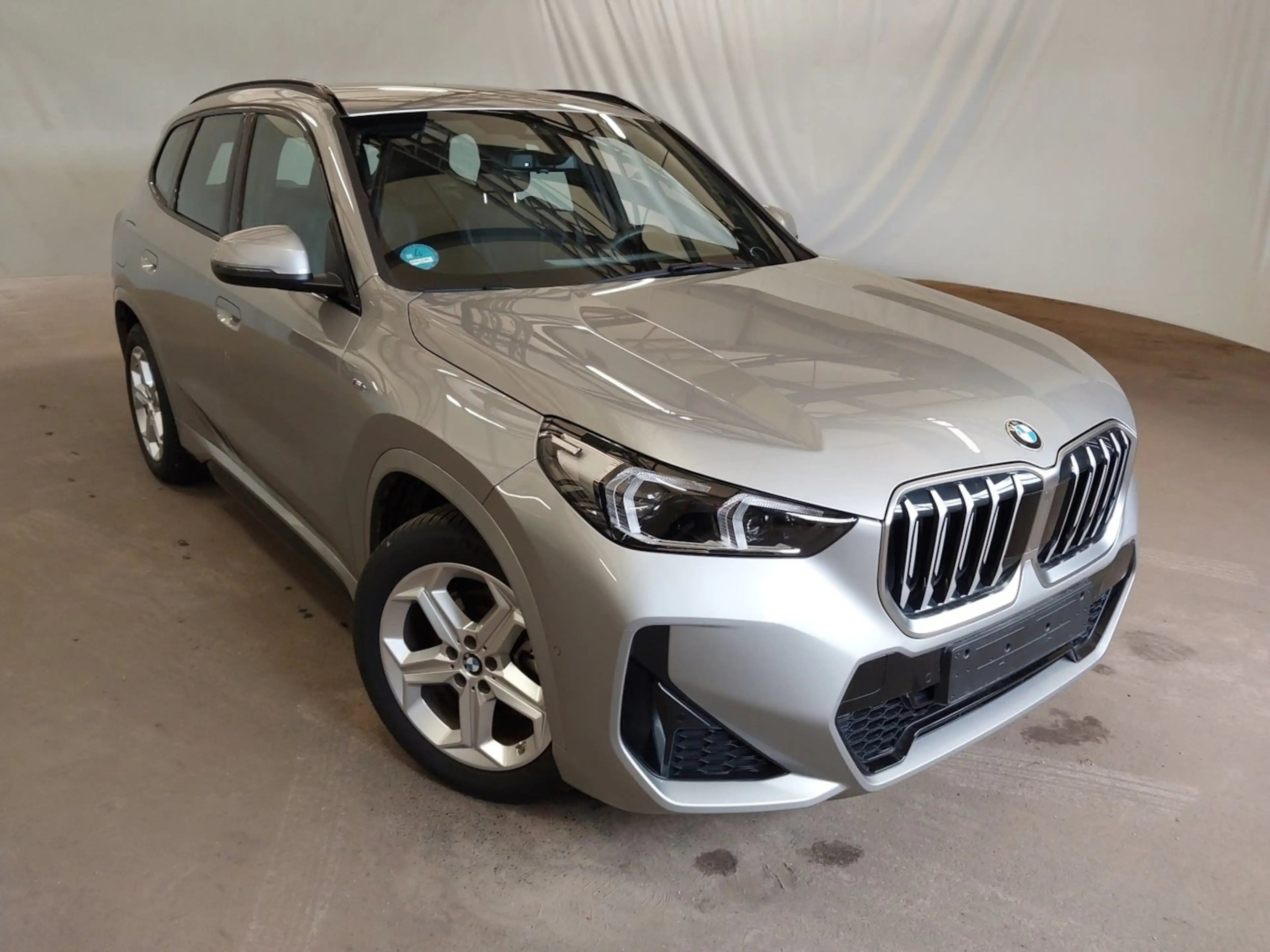BMW X1 sDrive 20i M Sport HeadUp ACC Sound 360°Kam — photo 3