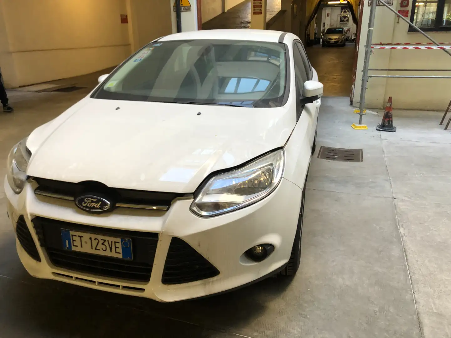 Ford Focus 1.0  NON MARCIANTE MANCA MOTORE E CAMBIO Weiß - 2