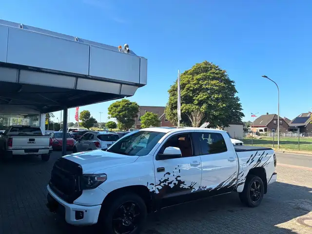 Toyota Tundra 5,7 V8 Crew Max - Platinum