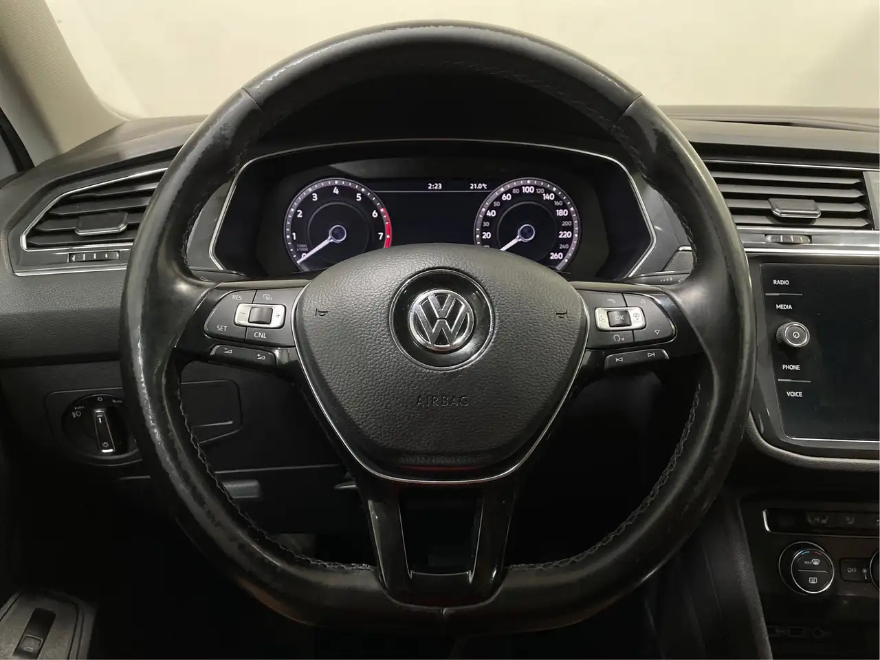 Volkswagen Tiguan снимка Volkswagen Tiguan