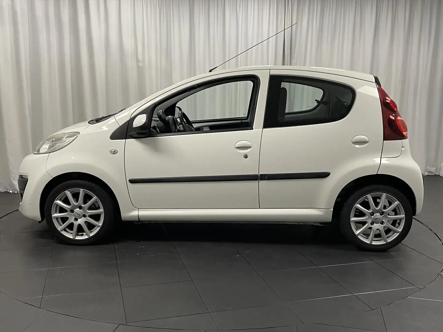 Peugeot 107 ACTIVE 5Drs 68pk Airco | Bluetooth | LED Wit - 2