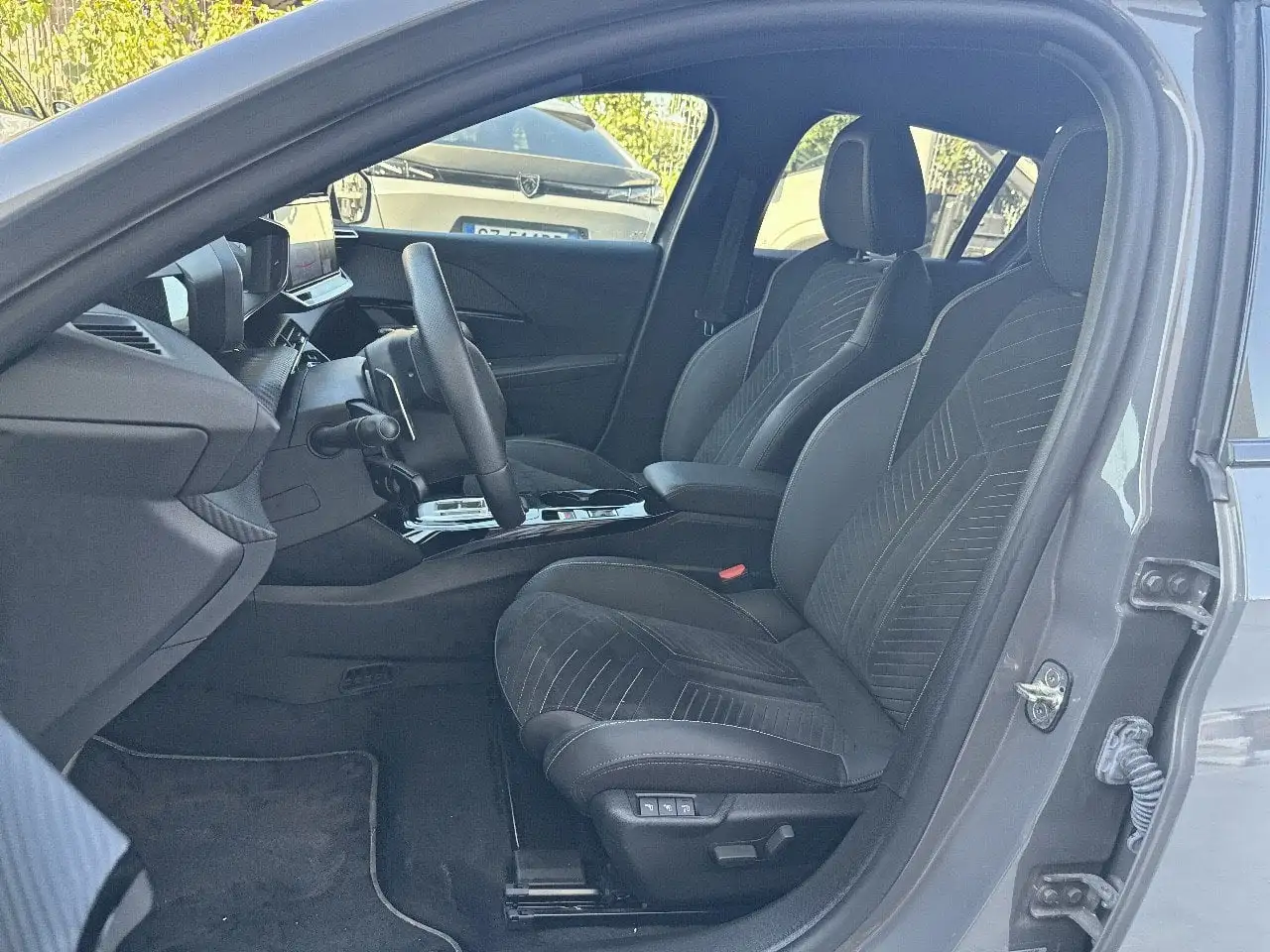 Peugeot 208 GT Hybrid 145 e-DCS6 auto, миниатюра 9