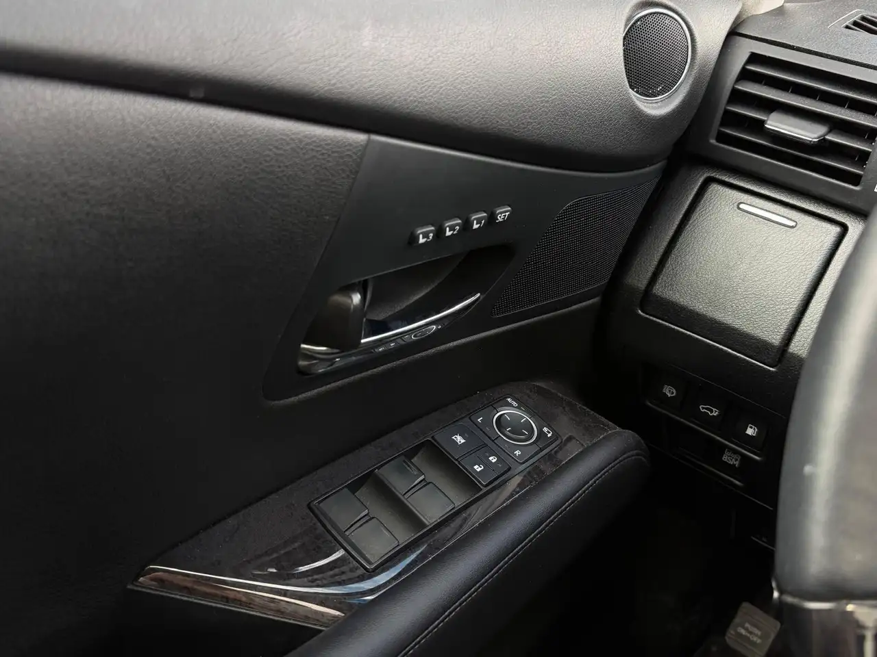 Lexus RX photo Lexus RX