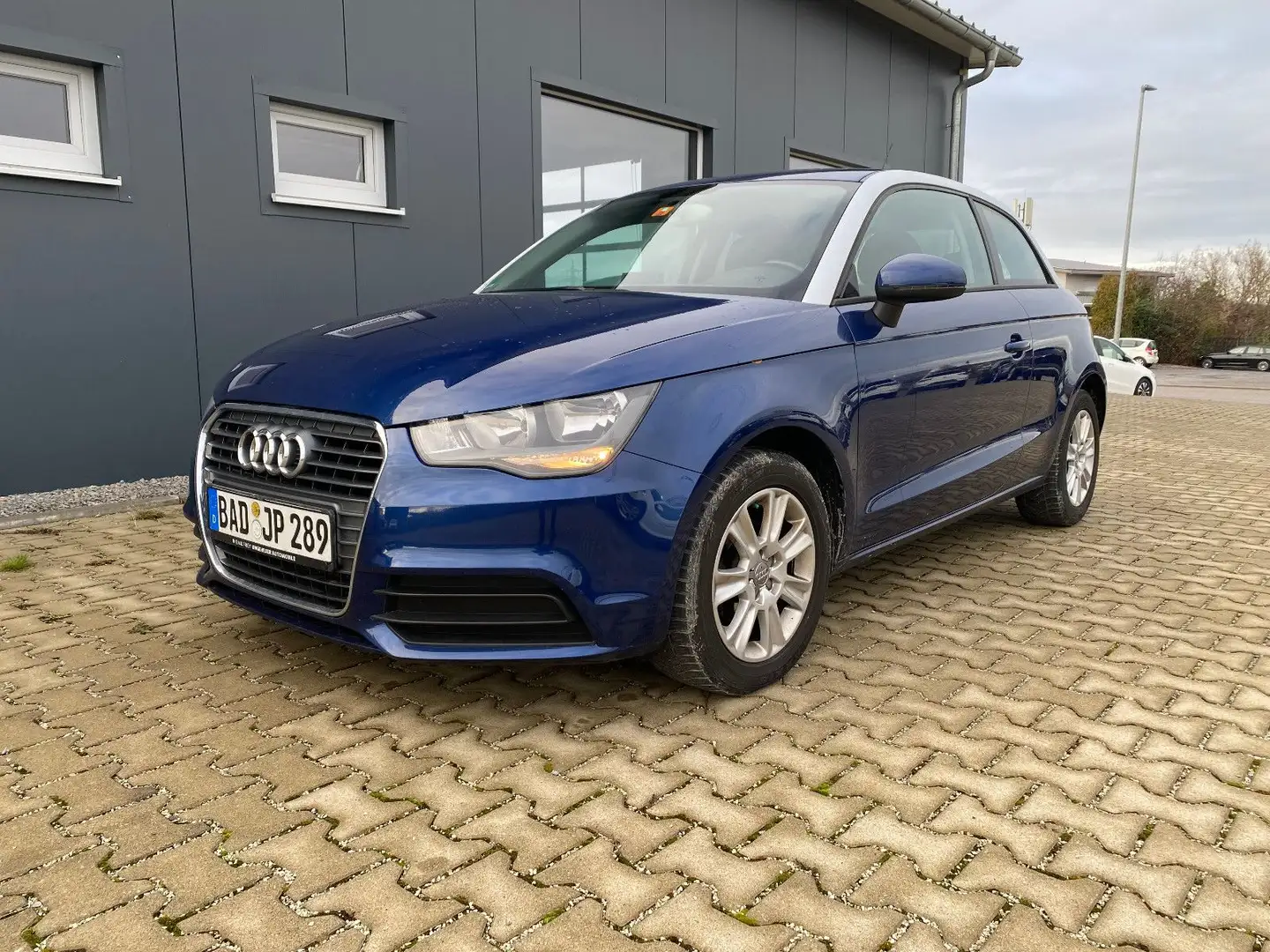 Audi A1 attraction LM-Felgen/NAVI Blau - 1