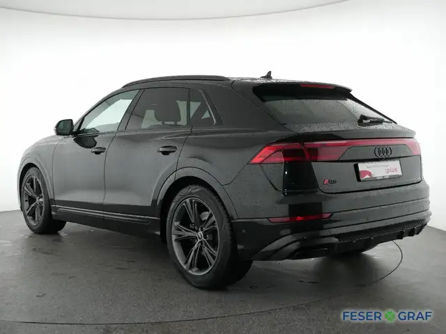 Audi Q8 view 13