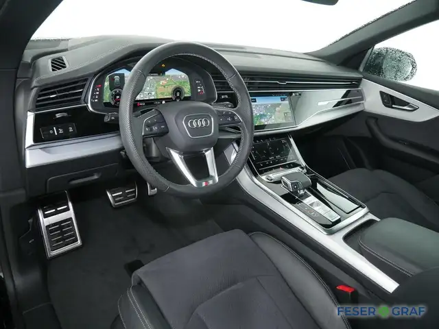 Audi Q8 view 8
