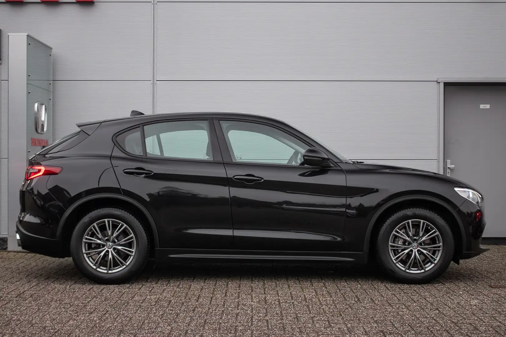 Alfa Romeo Stelvio 2.2d Super automaat Nav | Org. NL | Trekhaak | All Schwarz - 2