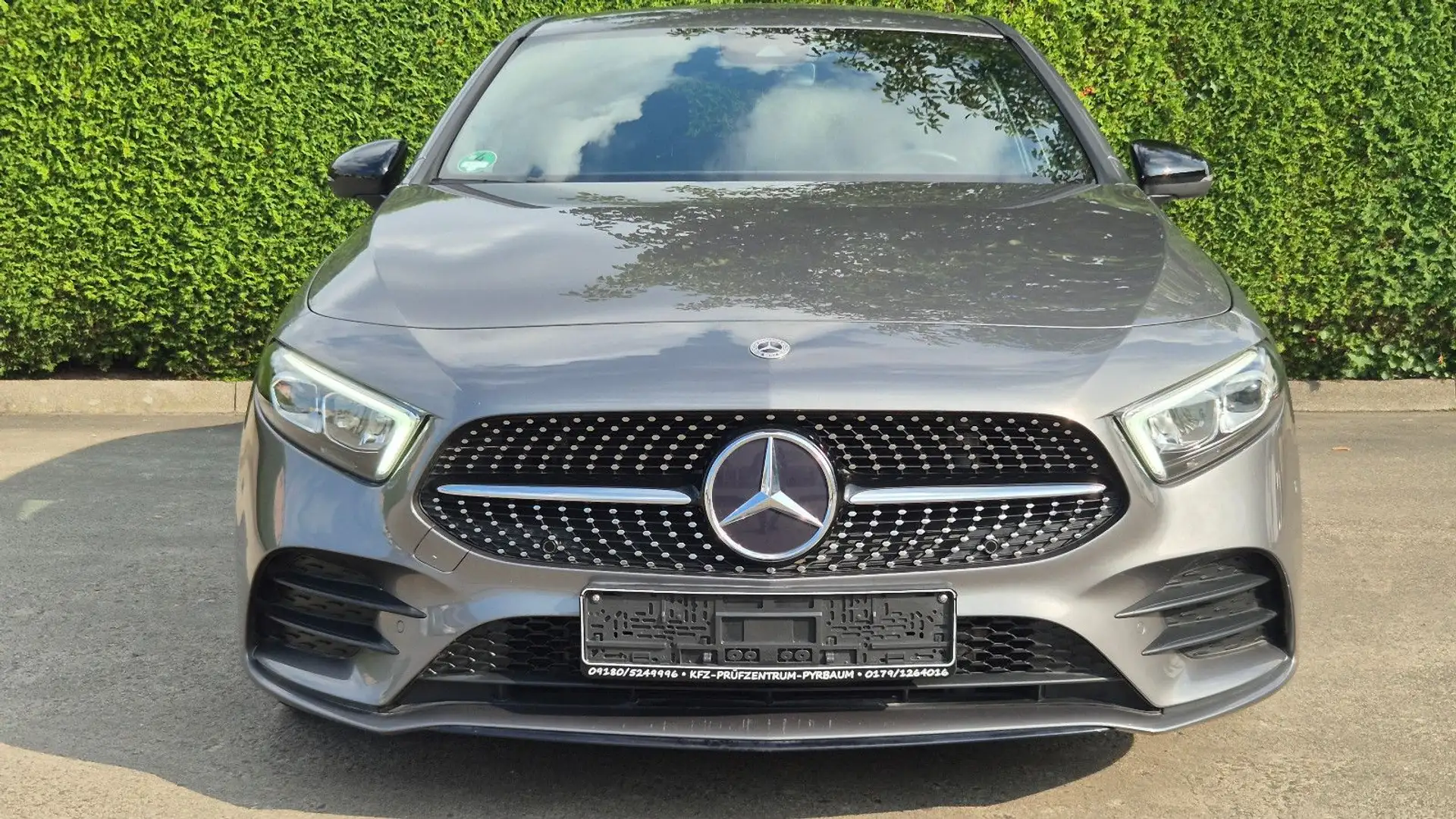 Mercedes-Benz A 180 DCT AMG /LED/NAVI/KAMERA/DAB/SPUR/VOLLDIG. Grau - 2