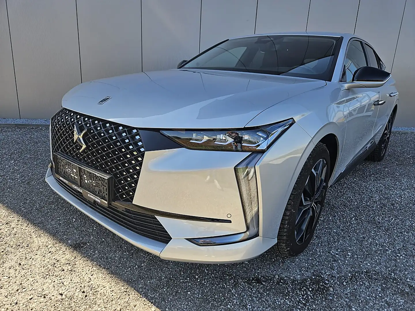 DS Automobiles DS 4 a 1.5 BlueHDI 130 FAP Étoile Nappa (EURO 6e) Silber - 1