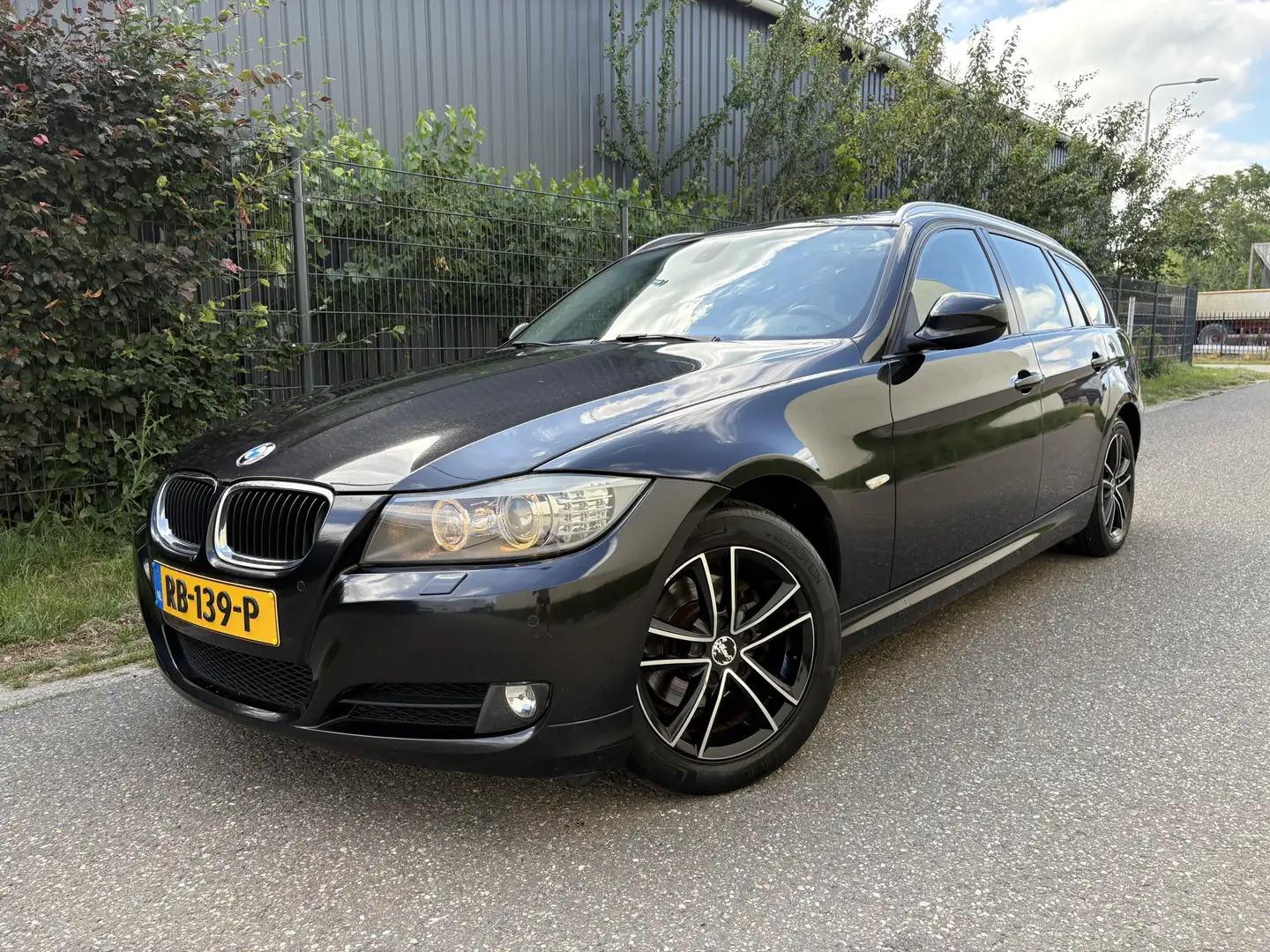 BMW 318 3-serie Touring 318i Business Line / AUTOMAAT / NA Zwart - 1