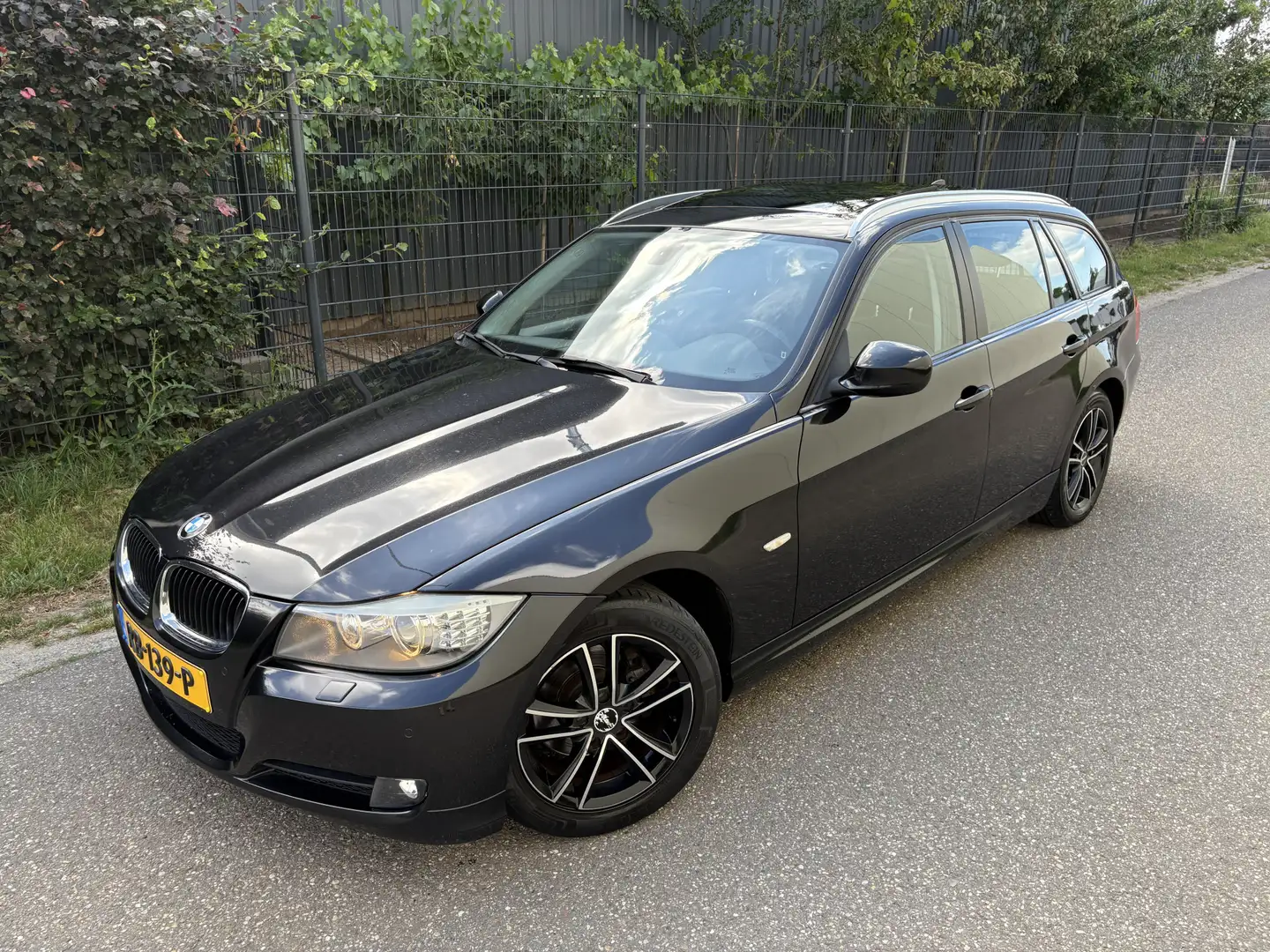 BMW 318 3-serie Touring 318i Business Line / AUTOMAAT / NA Zwart - 2