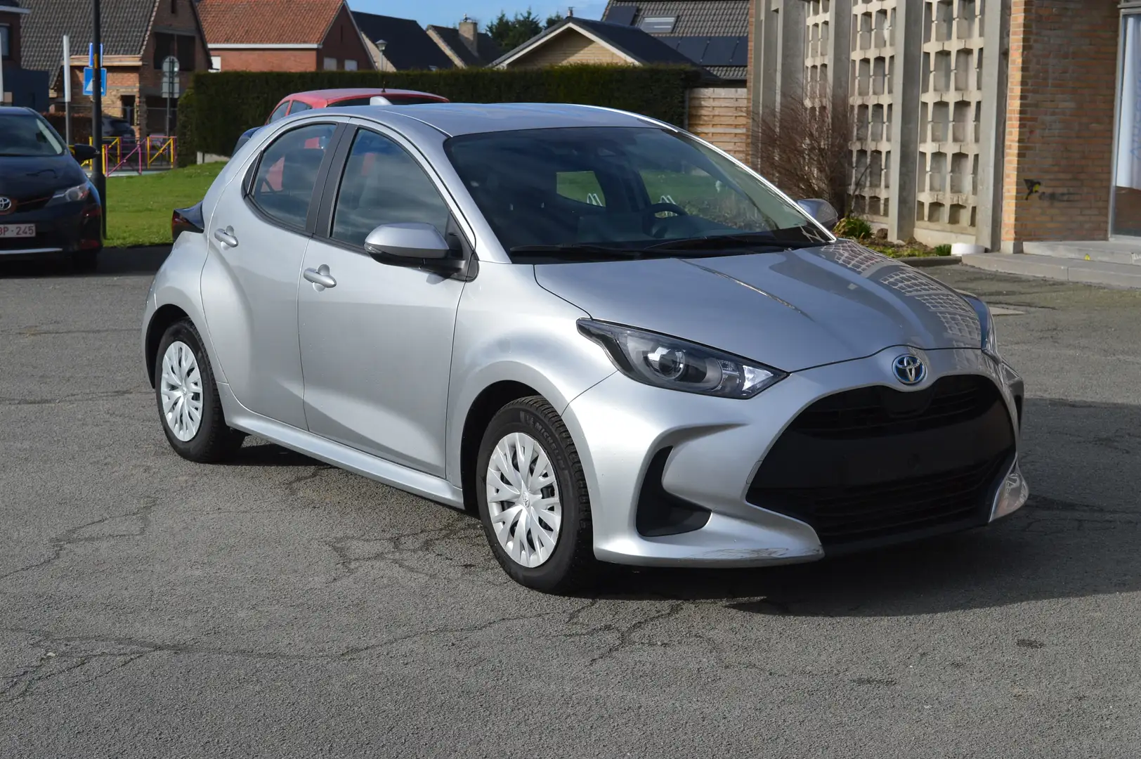 Toyota Yaris 1,5 Hybride GPS CAMERA AIRCO Argent - 2