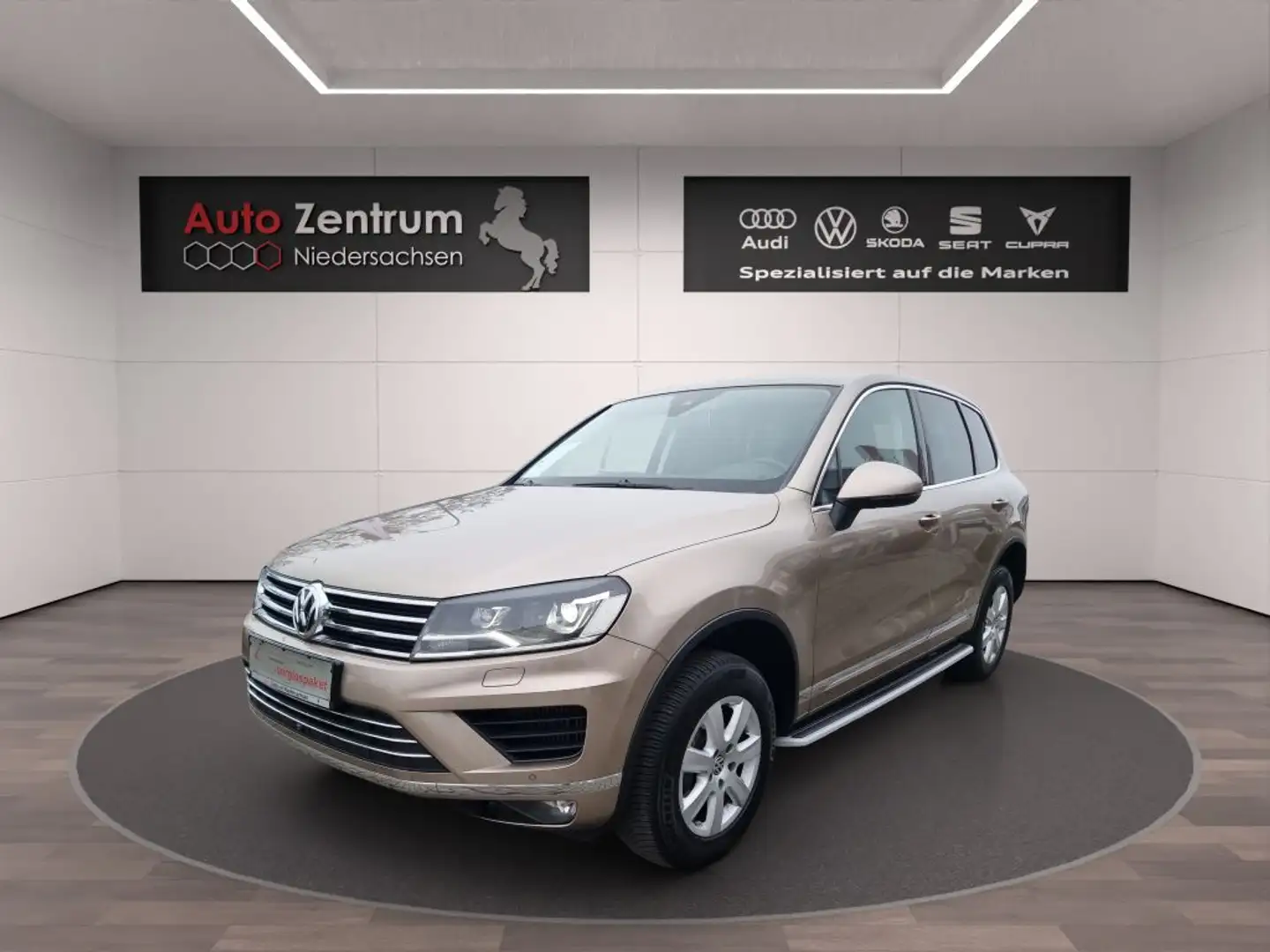 Volkswagen Touareg 3.0 V6 TDI DYNAUDIO AHK*Luft*360°ACC*TV*DVD*DAB Gold - 1