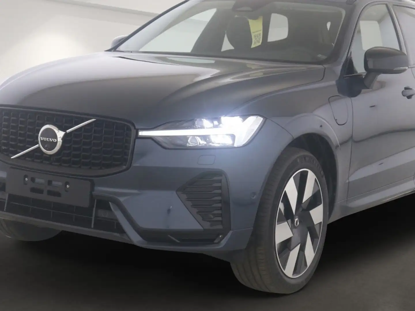 Volvo XC60 T6 Plus Dark Recharge Plug-In Hybrid AWD EU6e Pano Blau - 2