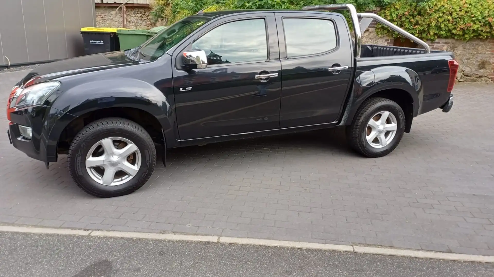 Isuzu D-Max 4x4 Double Cab Custom 6-Gang Schaltung Schwarz - 2
