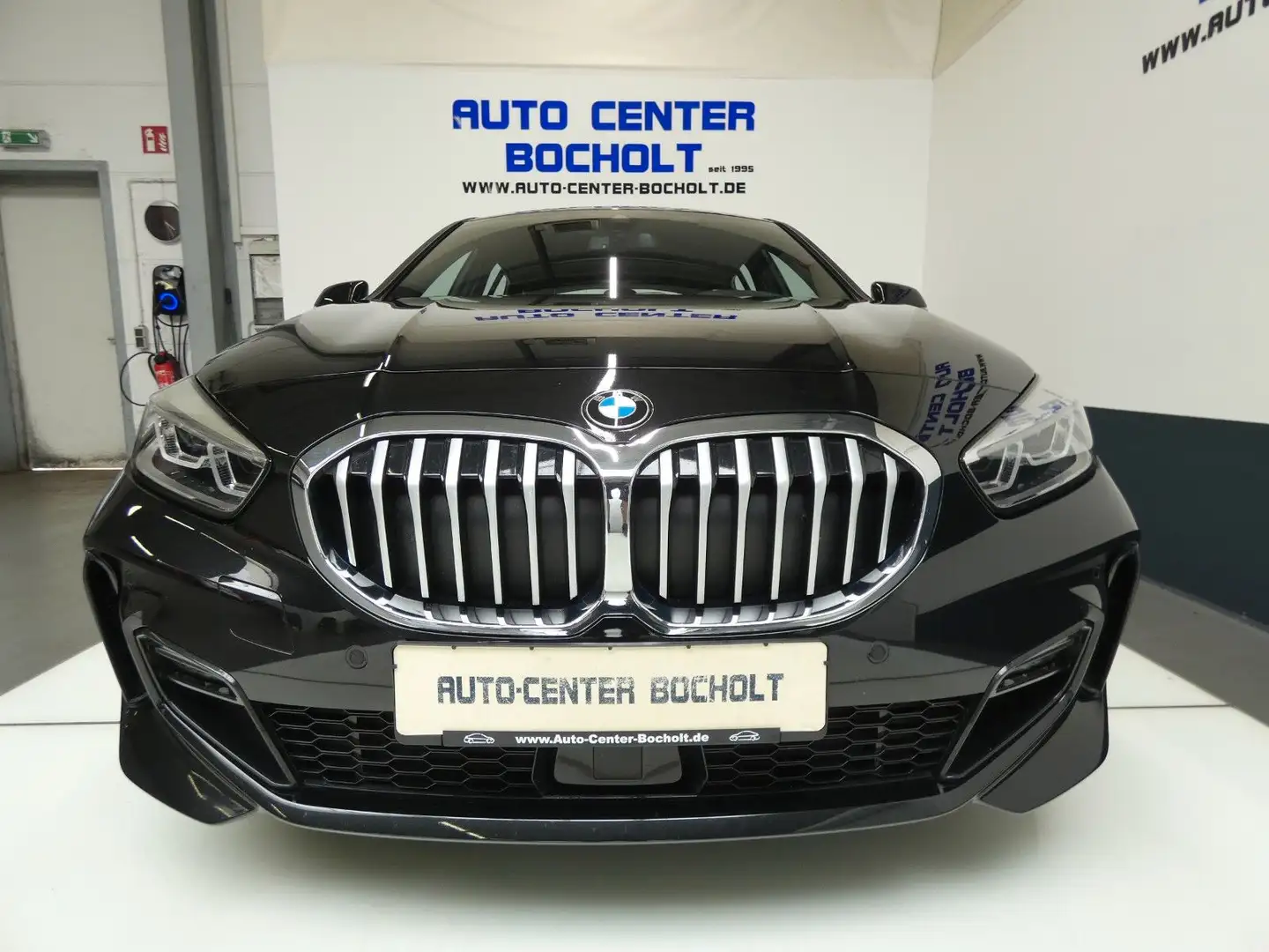BMW 118 i M Sportpaket*BMW Live Cockpit*ACC*DAB*AHK Zwart - 1