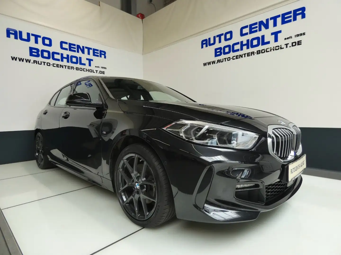 BMW 118 i M Sportpaket*BMW Live Cockpit*ACC*DAB*AHK Zwart - 2