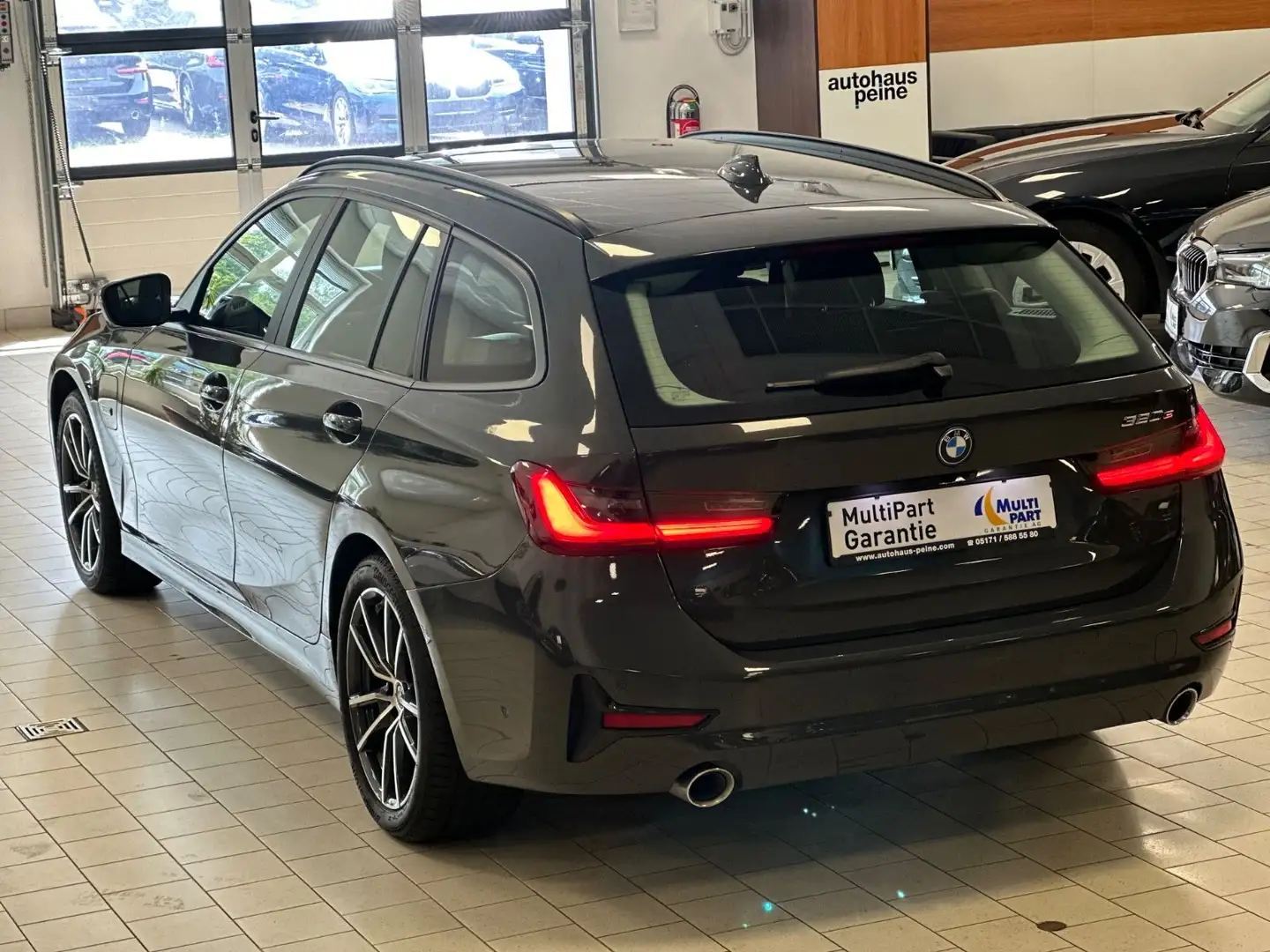 BMW 320 e Advantage SAG/Navi/ParkAss/Tempomat/Hi-Fi Grau - 2