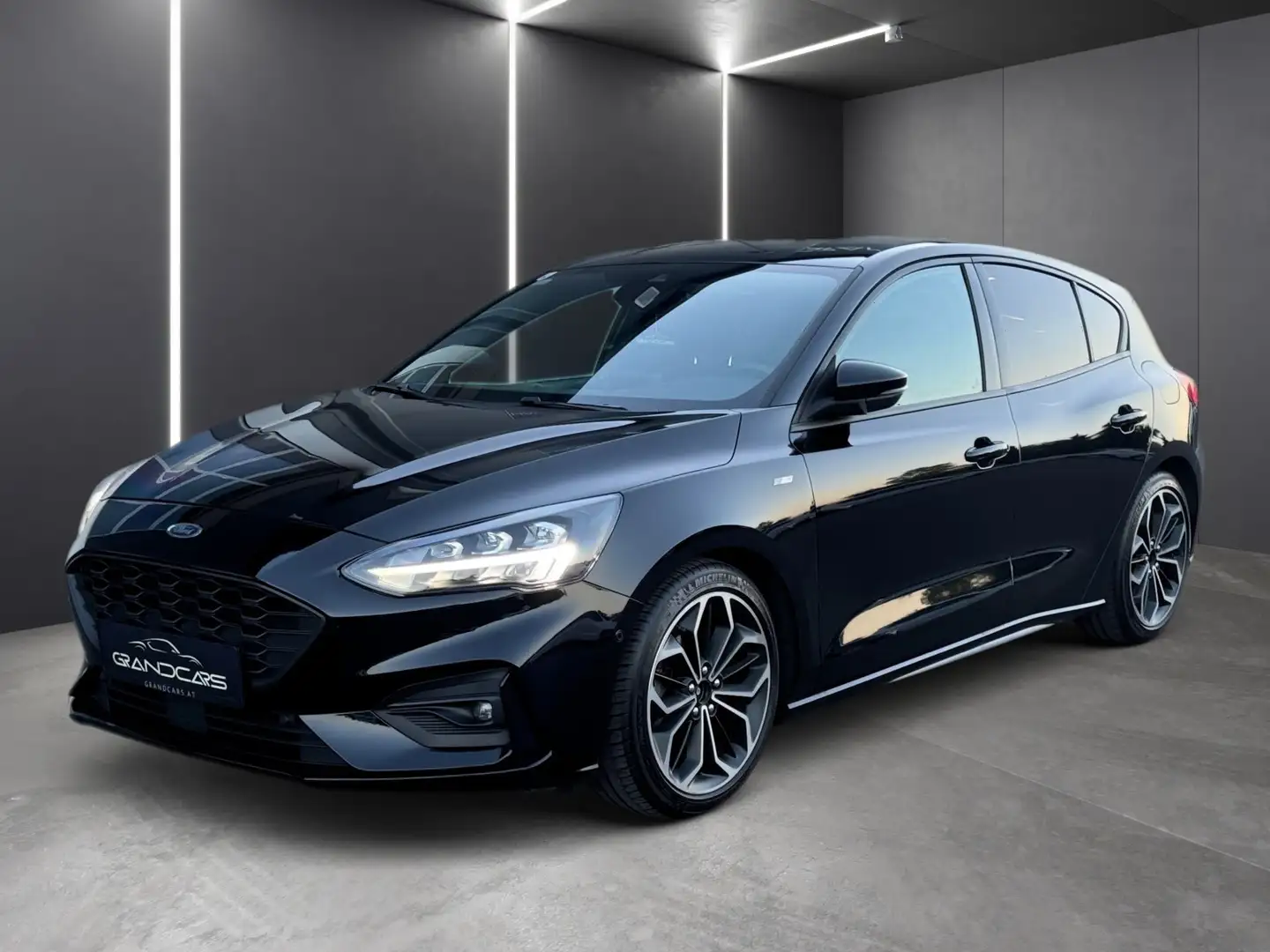 Ford Focus 1,0 EcoBoost ST-Line Business Schwarz - 1