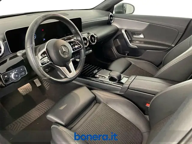 Mercedes-Benz Cla view 9