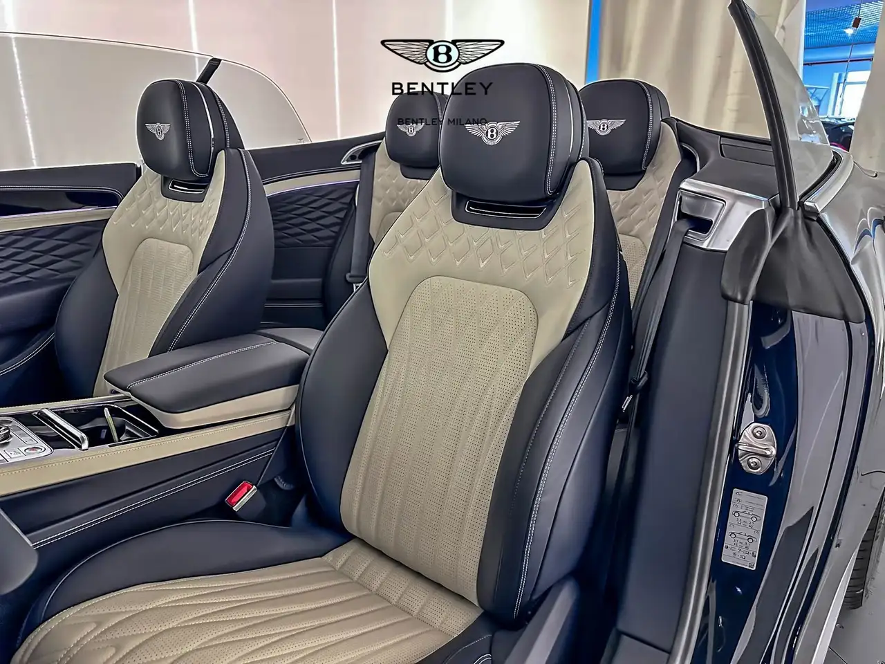 Bentley Continental GTC 2026 — фото 11