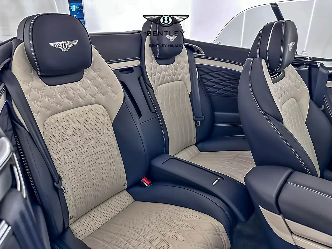 Bentley Continental GTC 2026 — фото 15