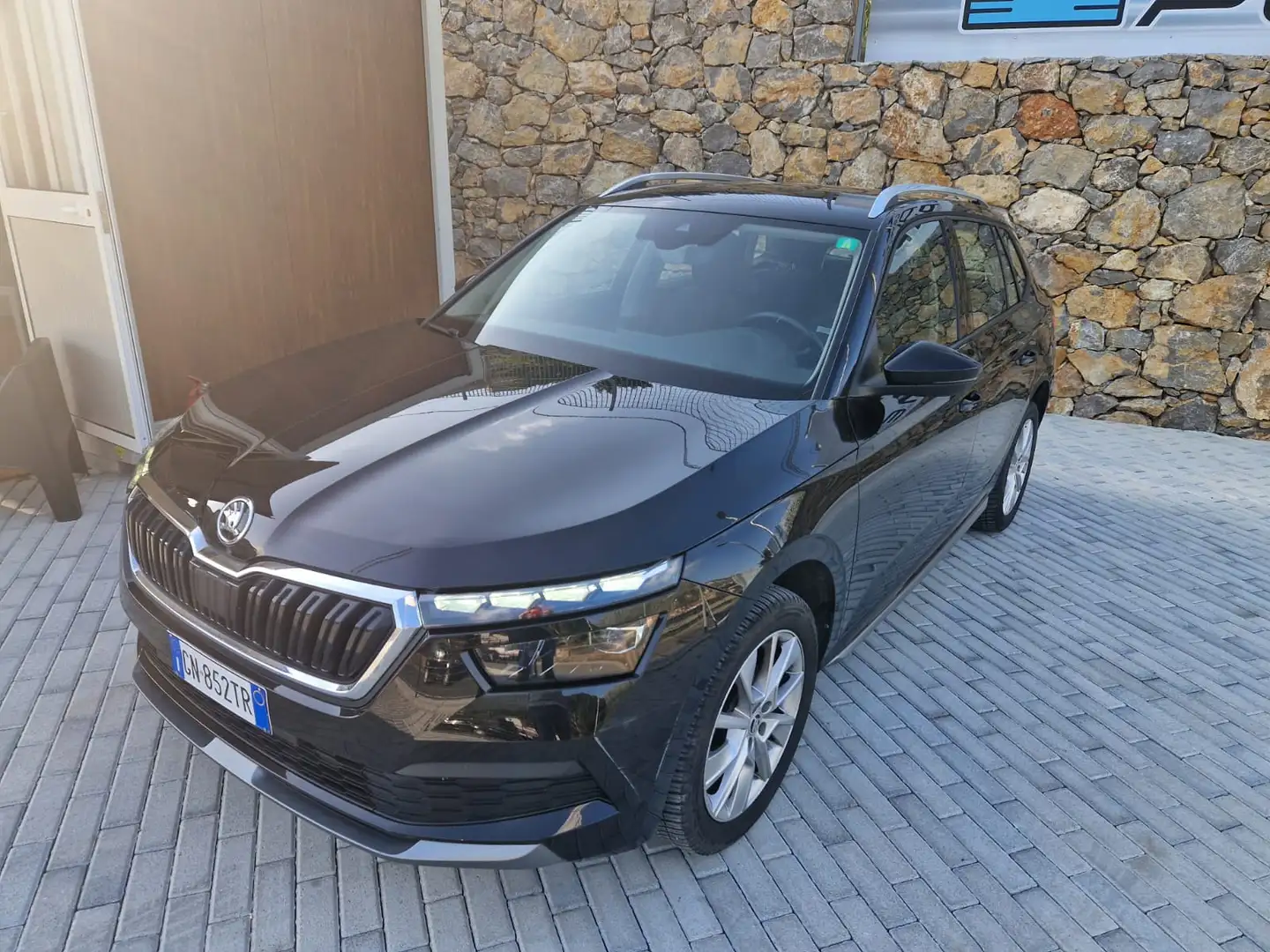 Skoda Kamiq Kamiq 1.0 tsi Style 95cv 2023 Negro - 2