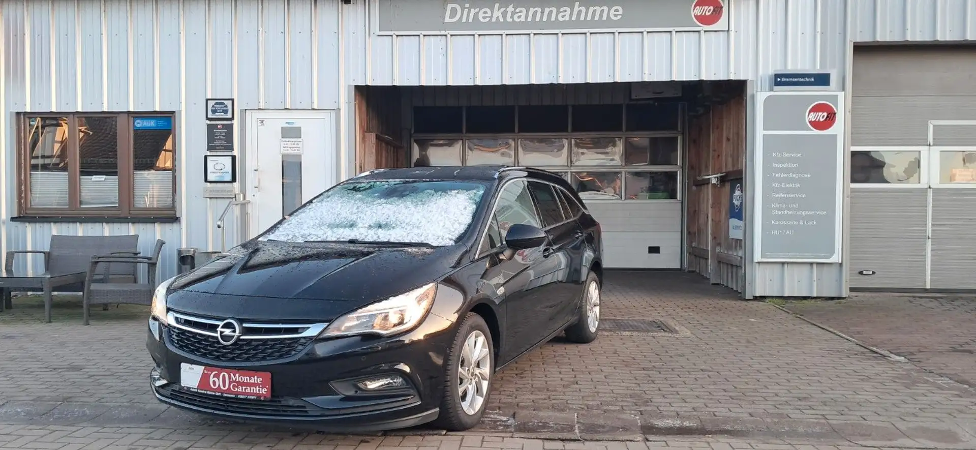 Opel Astra 1.6 D (CDTI) Sports Tourer Innovation Schwarz - 1