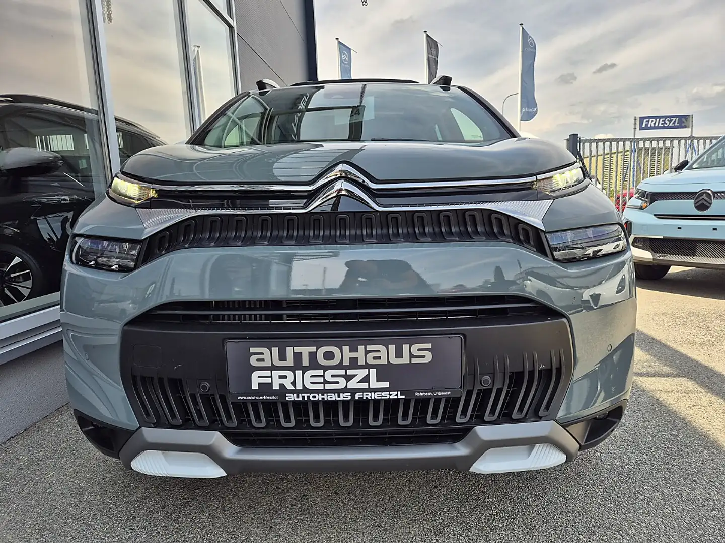 Citroen C3 Aircross PureTech110 S&S 6-Gang-Manuell Shine Grün - 2
