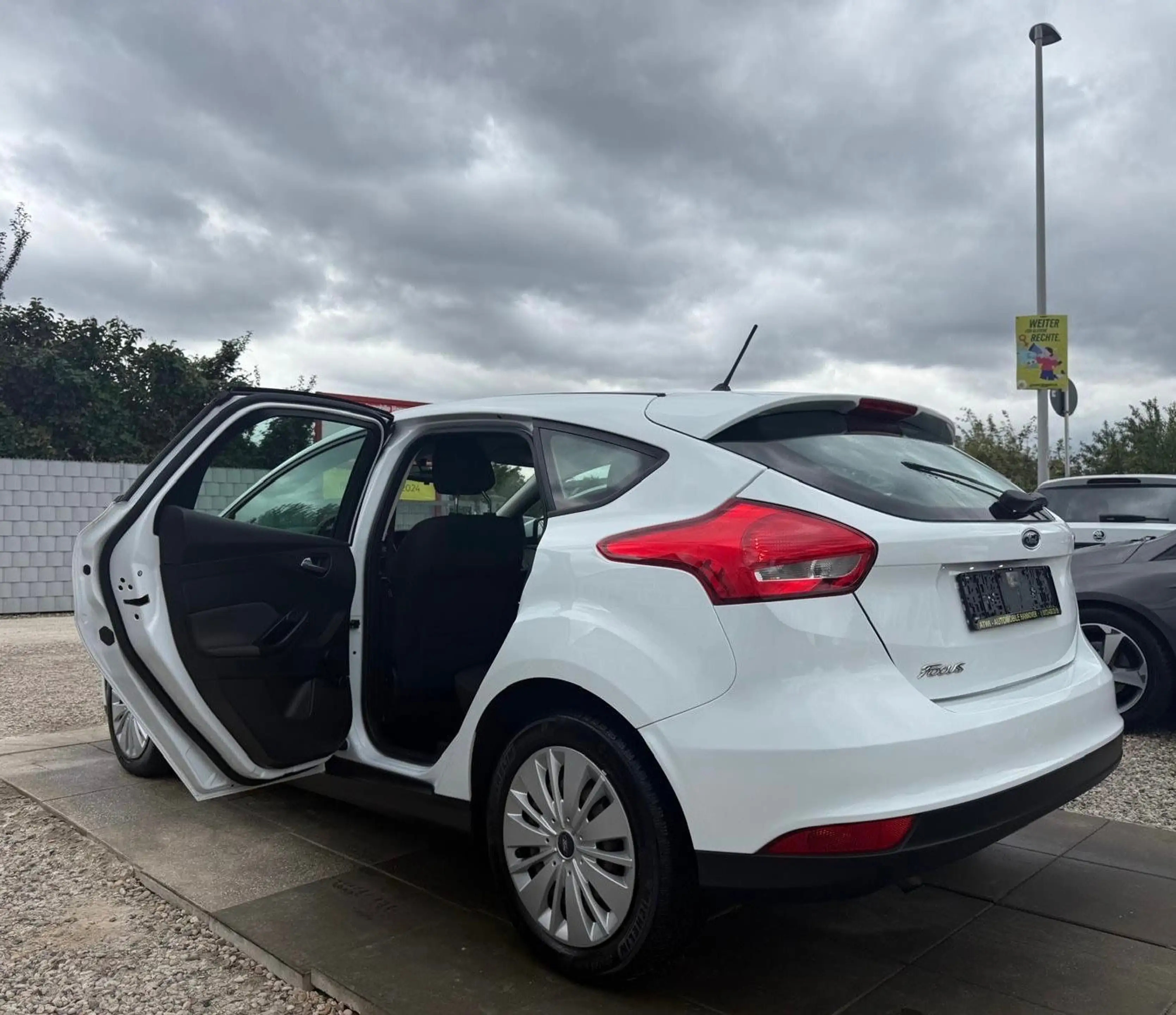 Ford Focus 1,6 Trend Zahnriemen Neu Sport Lenkrad — photo 8