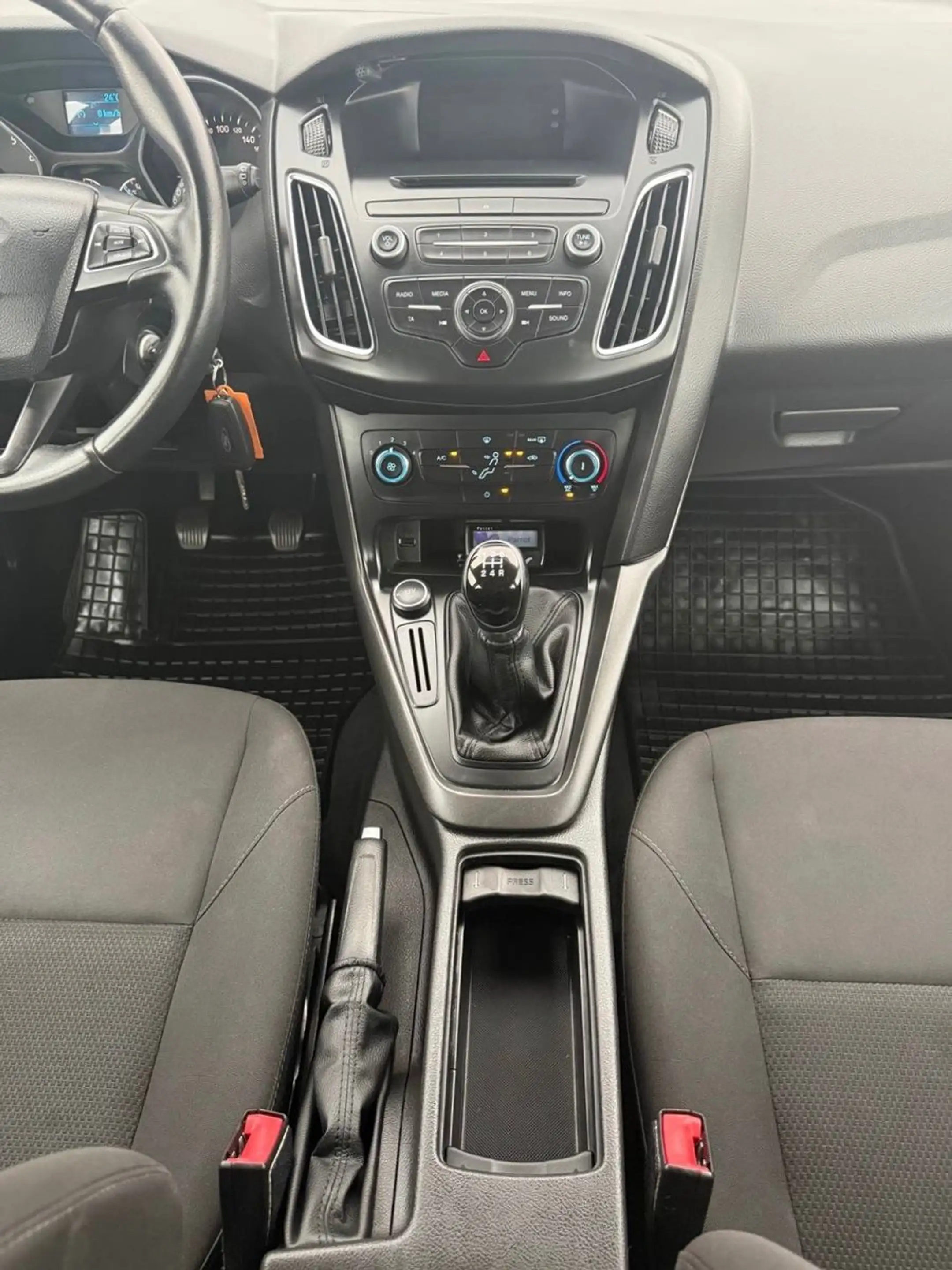 Ford Focus 1,6 Trend Zahnriemen Neu Sport Lenkrad — photo 13