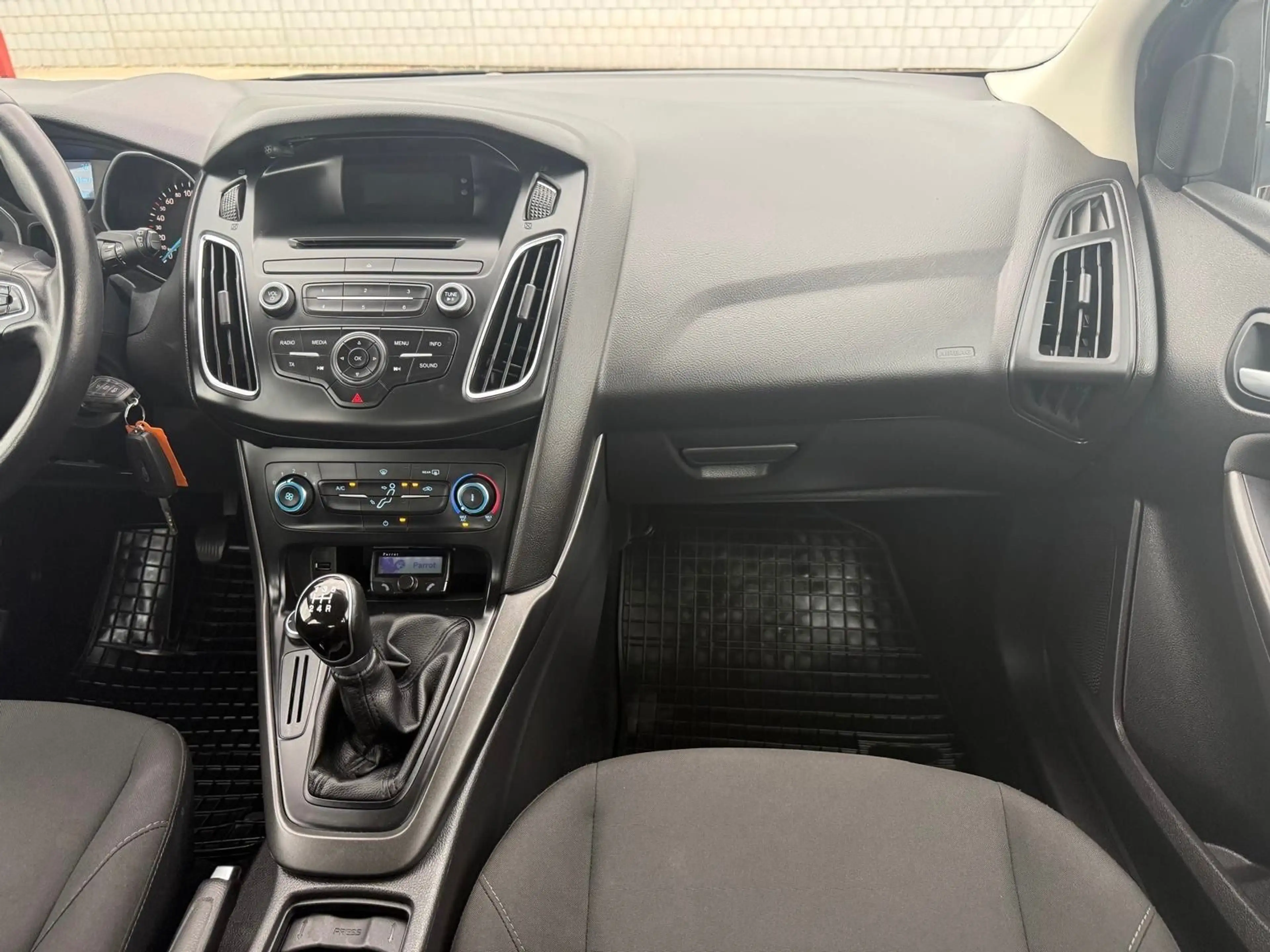 Ford Focus 1,6 Trend Zahnriemen Neu Sport Lenkrad — photo 14