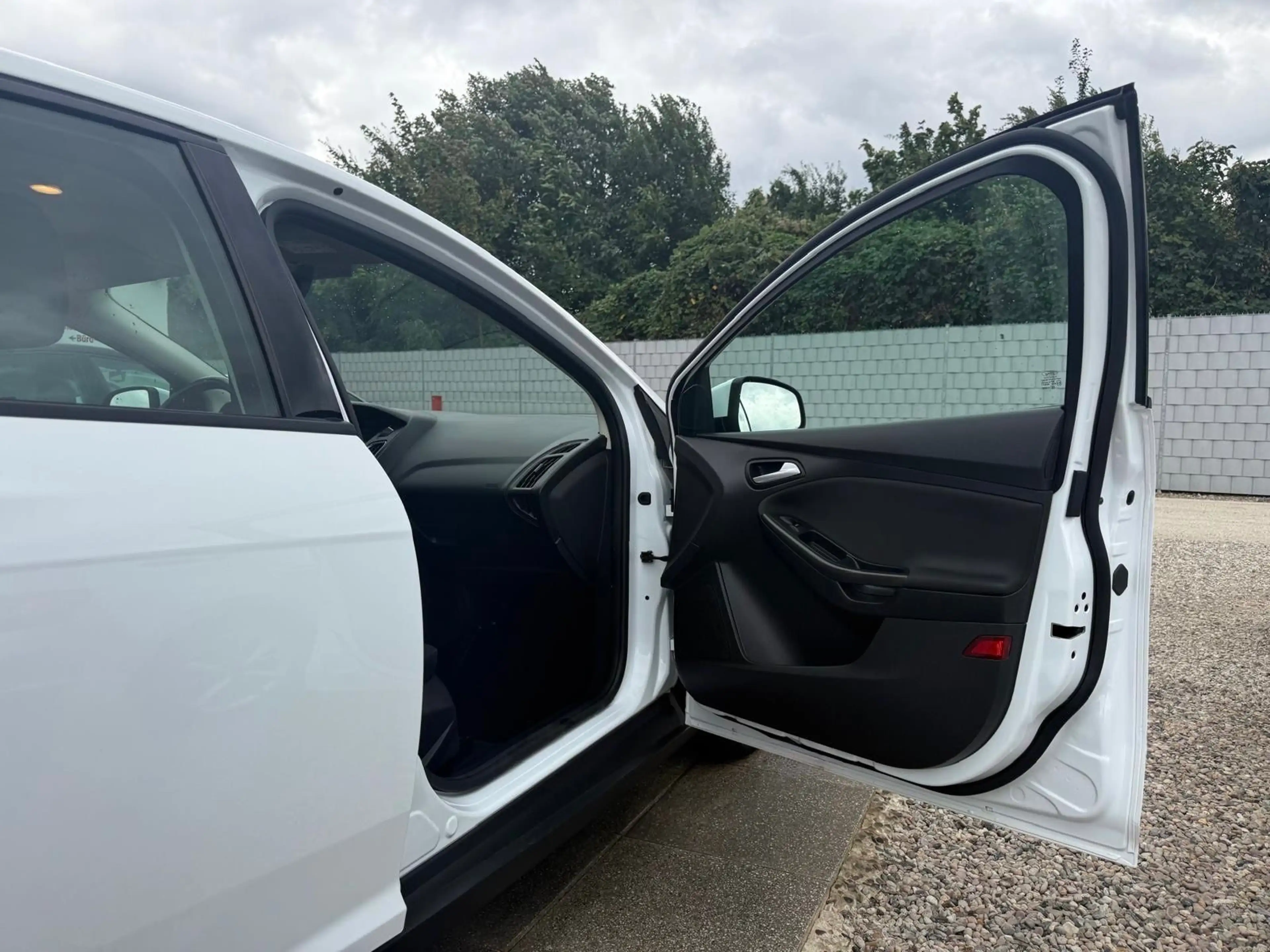 Ford Focus 1,6 Trend Zahnriemen Neu Sport Lenkrad — photo 11