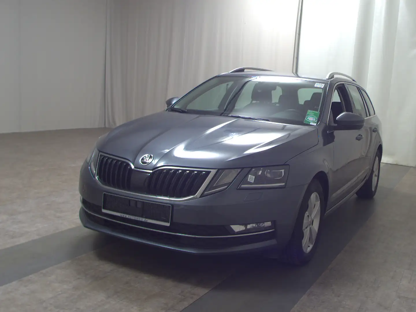 Skoda Octavia Kombi 1.6 TDI Style Navi LED AHK Grau - 2